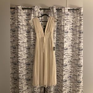 *NEW WITH TAGS* Lulus small midi dress